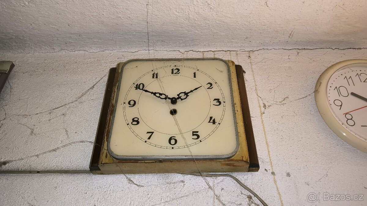 Hodiny nástěnné / budíky / retro