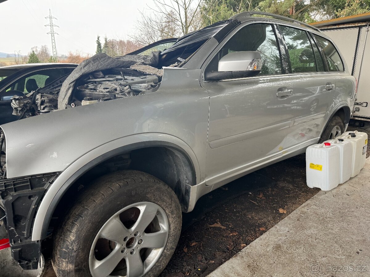 Prodám náhradní dily z vozu bolvo Xc 90