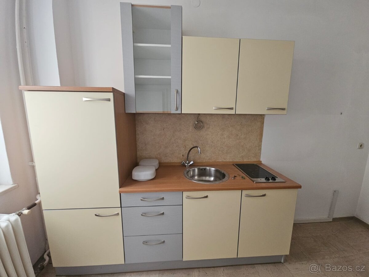 Malá kuchyňská linka vč. spotřebičů