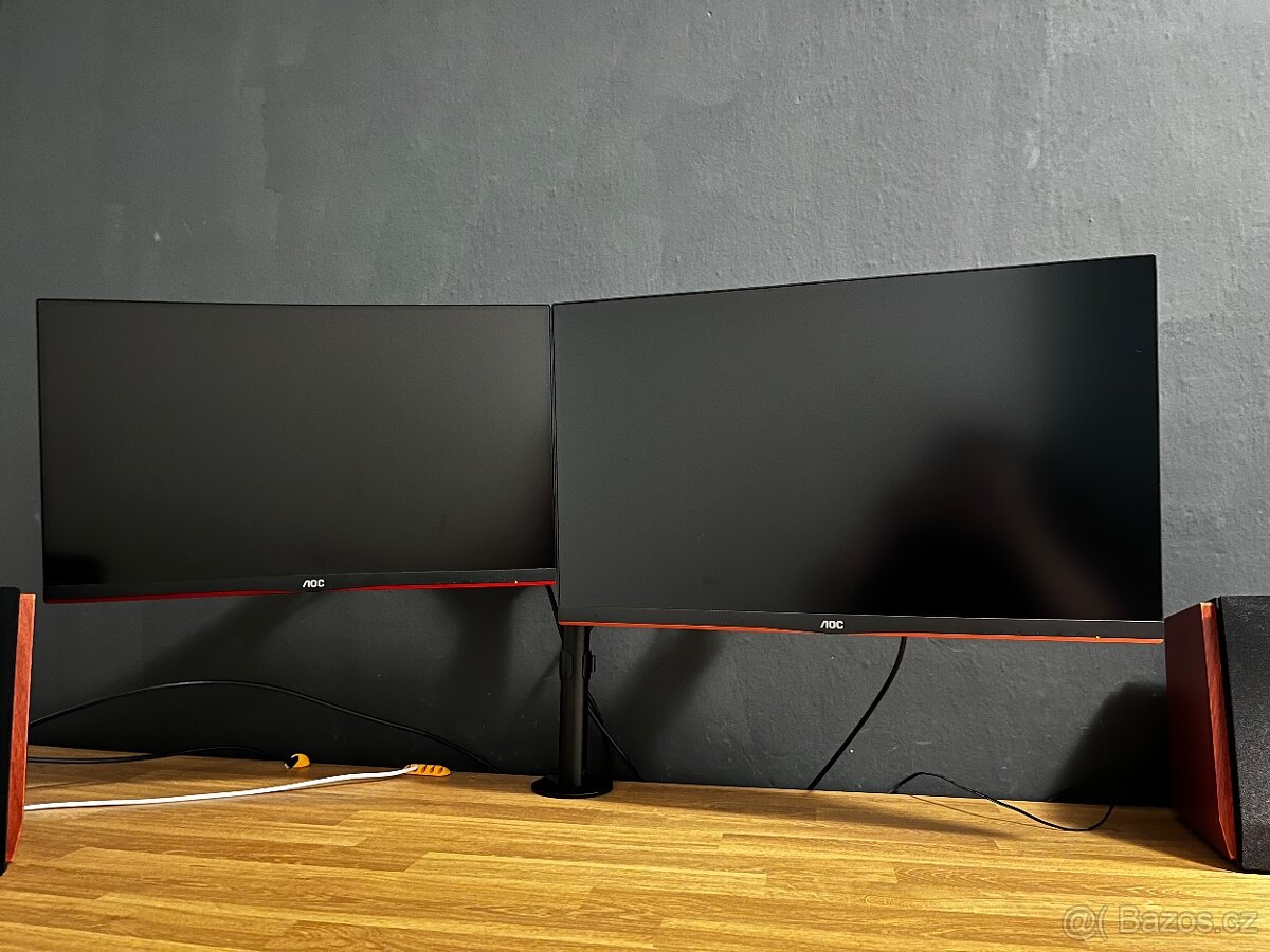 Monitory + rameno na dva monitory - vše lze koupit i zvlášť