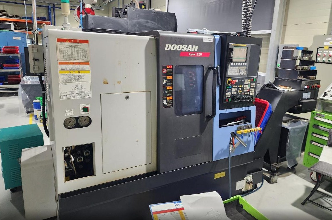 Soustruhy - CNC LYNX 220A