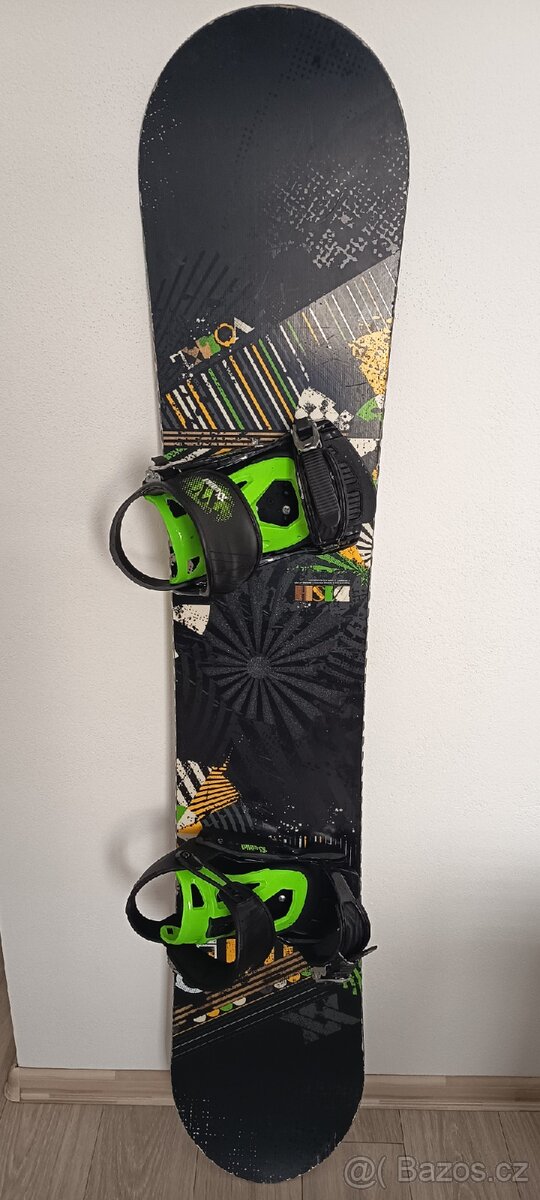 SNOWBOARD S VÁZÁNÍM 159 CM