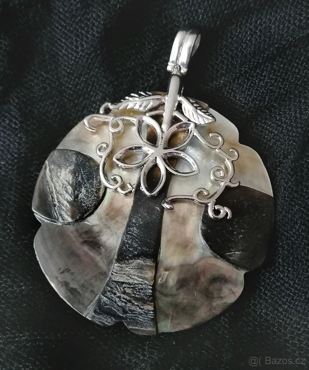 Krásný originální přívěšek