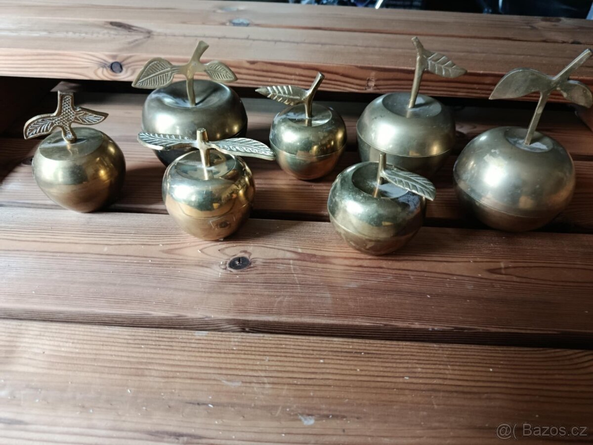 Sada mosazných jablek