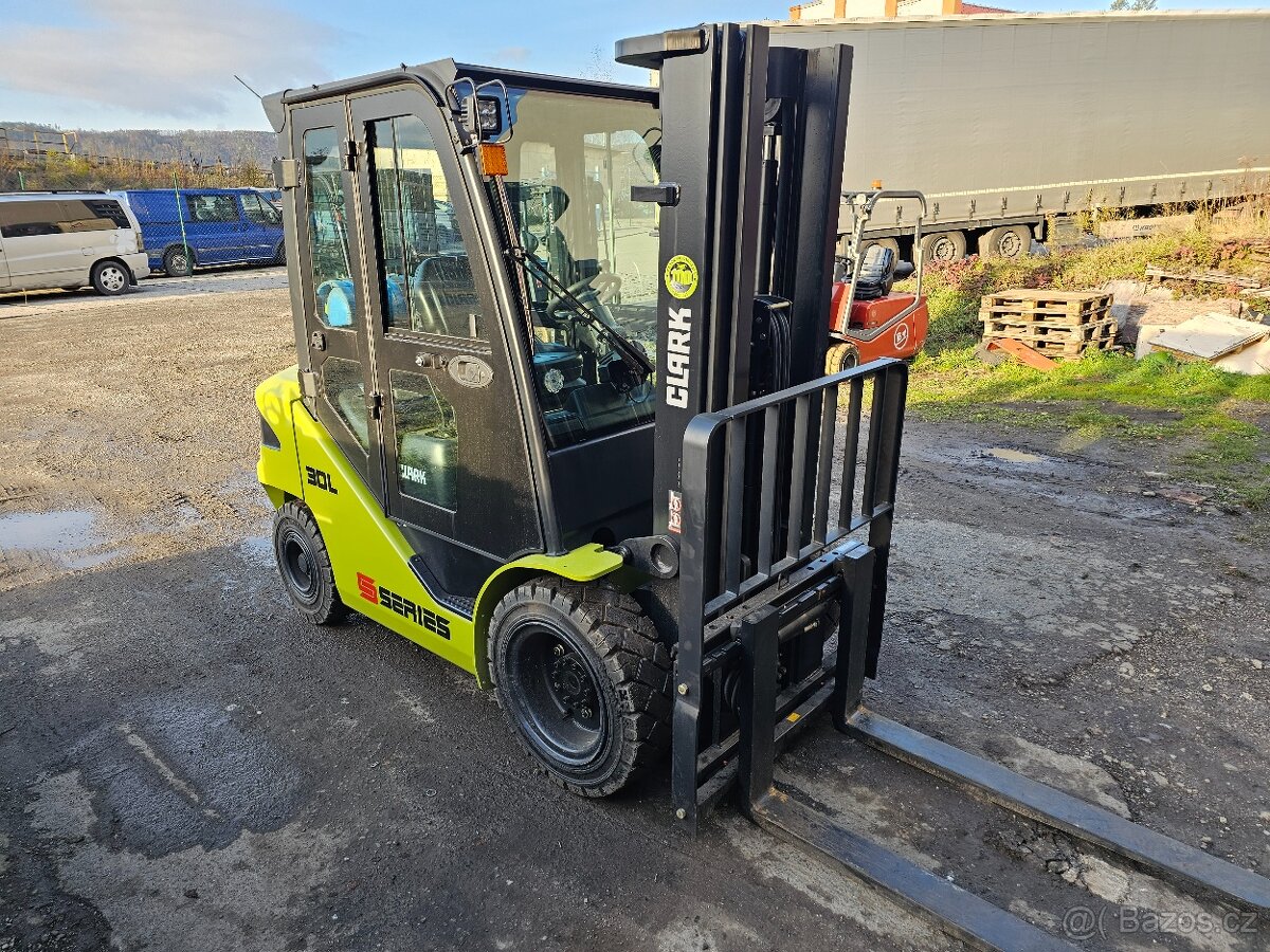 Manipulační vozík VZV CLARK 3.5t LPG