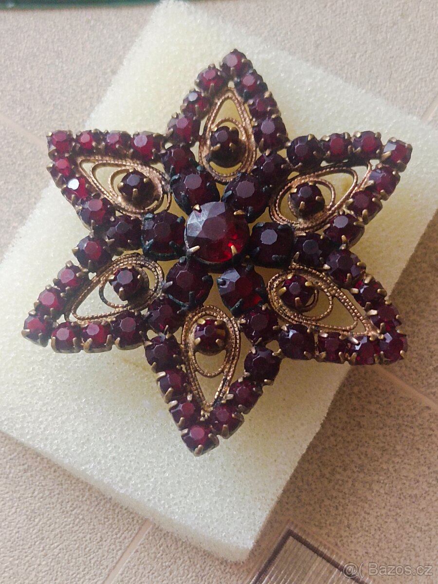 Prodám brož české granáty