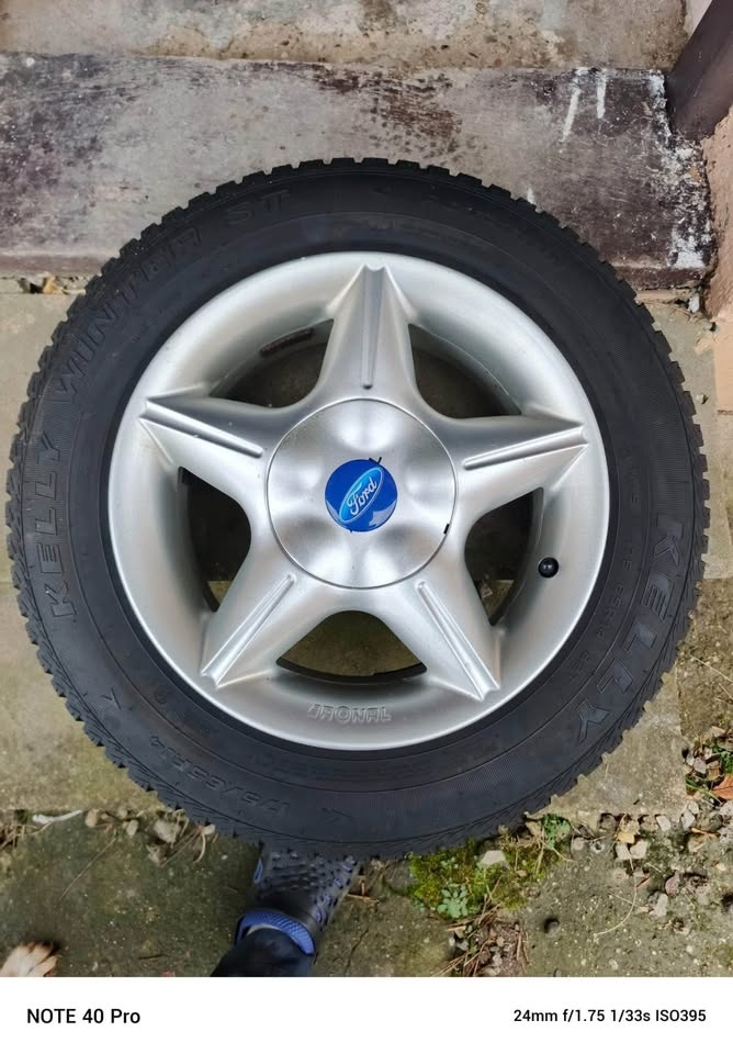 Nové zimní pneu a alu disky na Forda 175/65/14