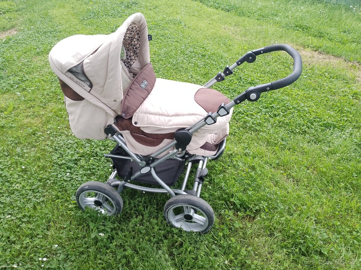 Dětský kombinovaný kočárek