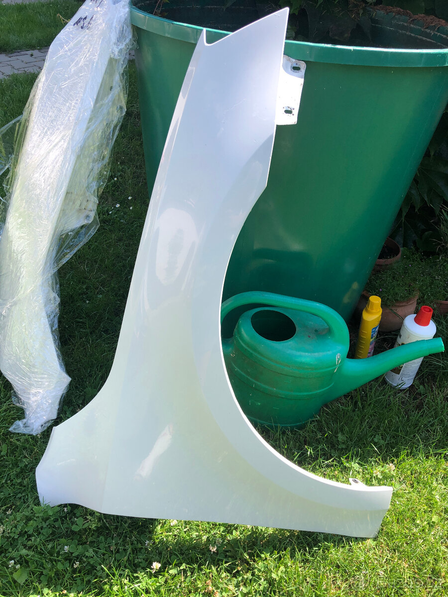 predni blatnik skoda octavia iii 3 12-17 pravy bily