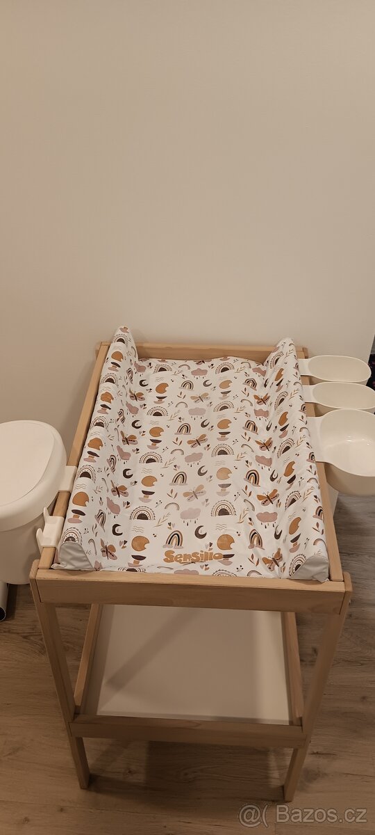 Přebalovací pult s podložkou