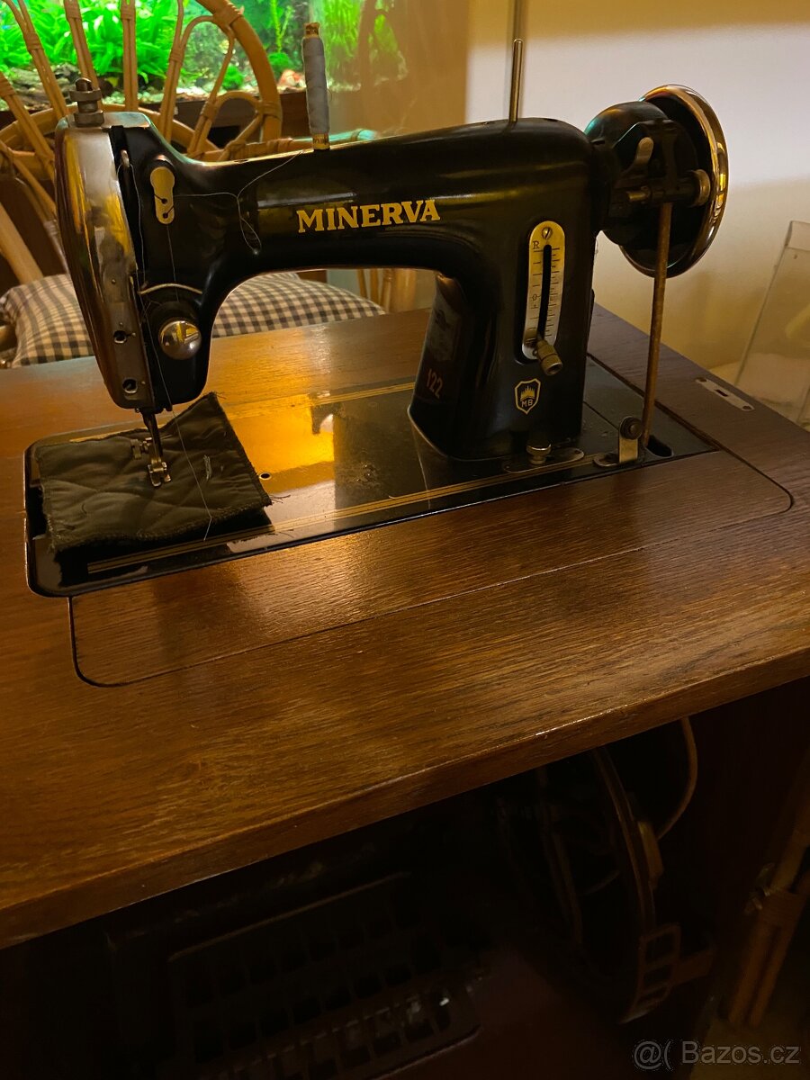 Prodám retro šicí stroj ve skříni Minerva
