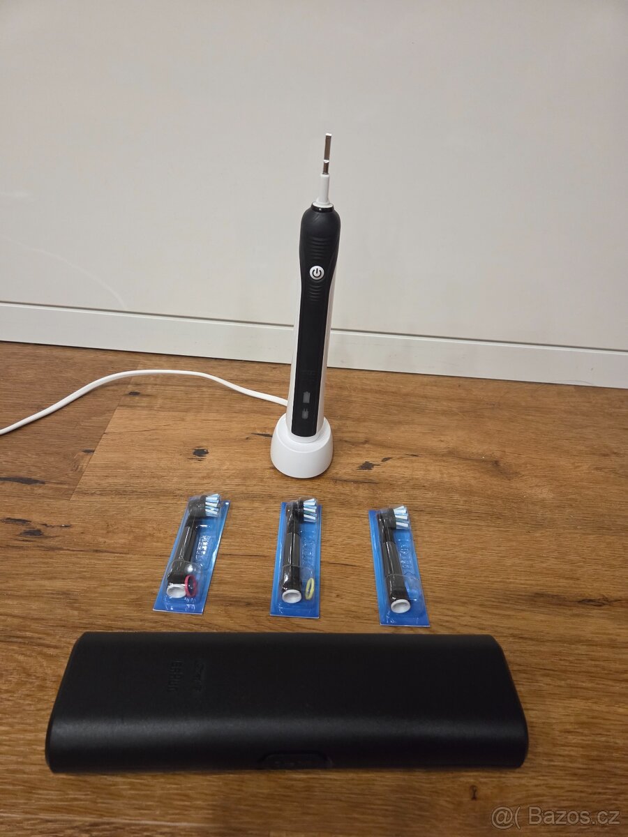 Elektrický kartáček Oral B.