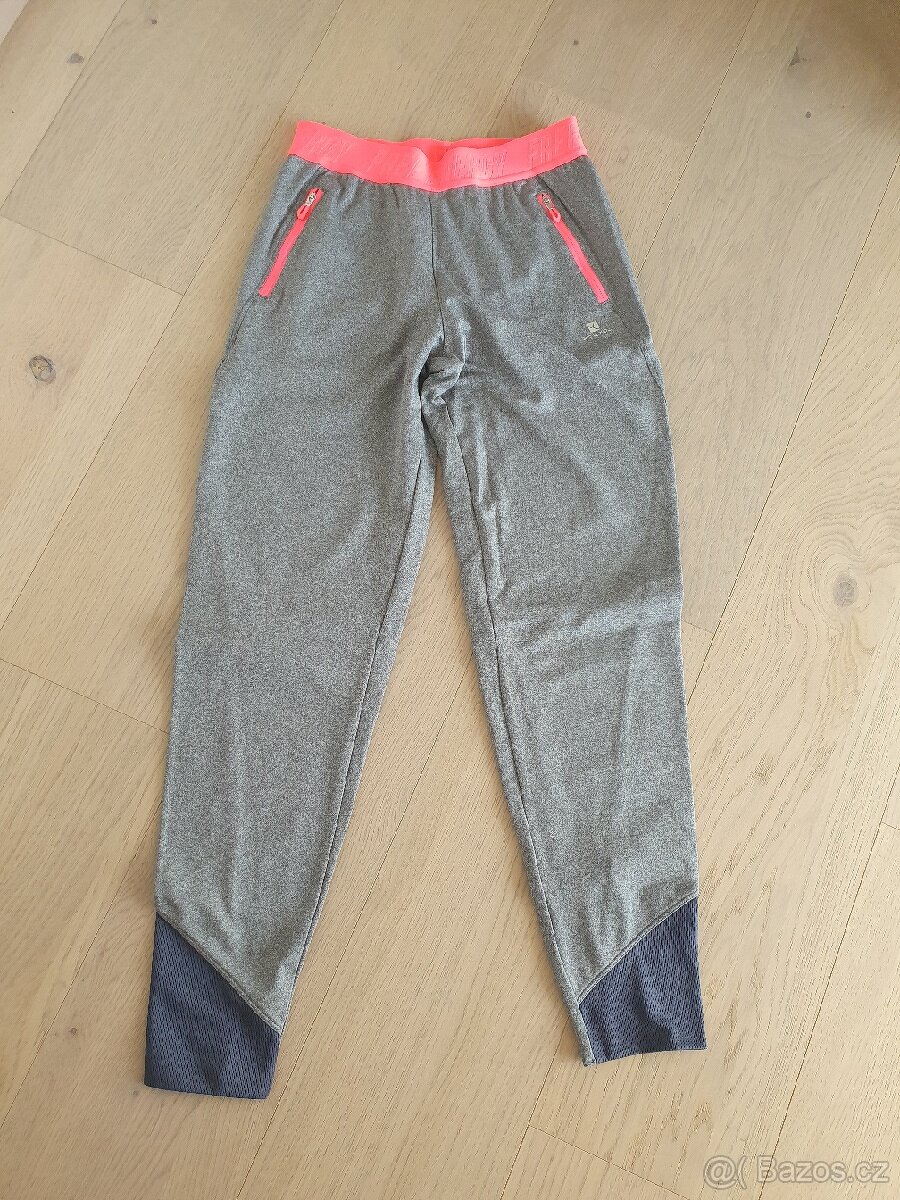 Sportovní tepláky - vel. 152