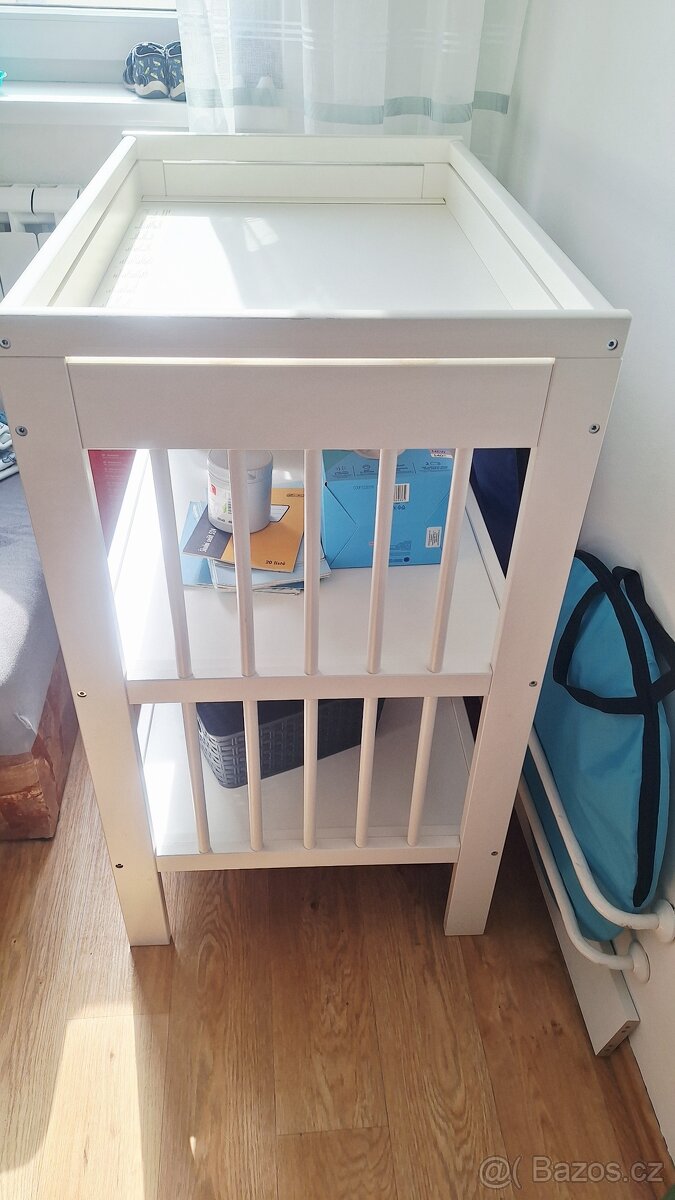 Dětská postýlka+přebalovací pult