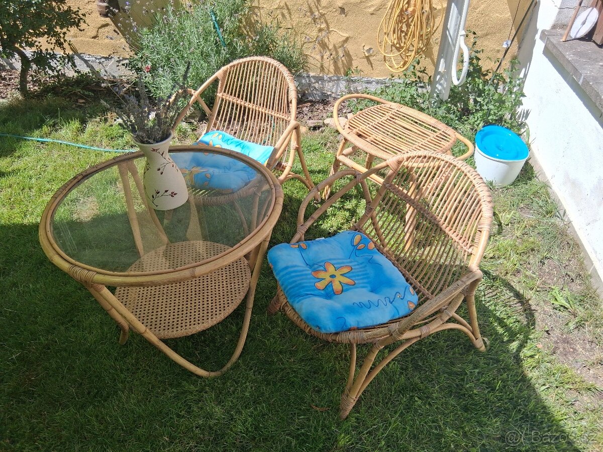 Ratanovy nabytek