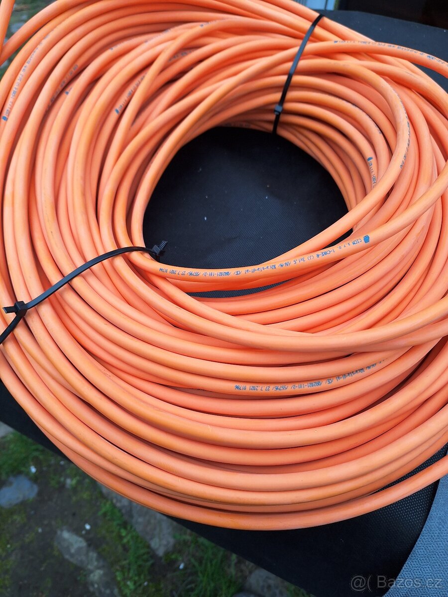 Kabel cyky. Nehorlavy 3×1,5