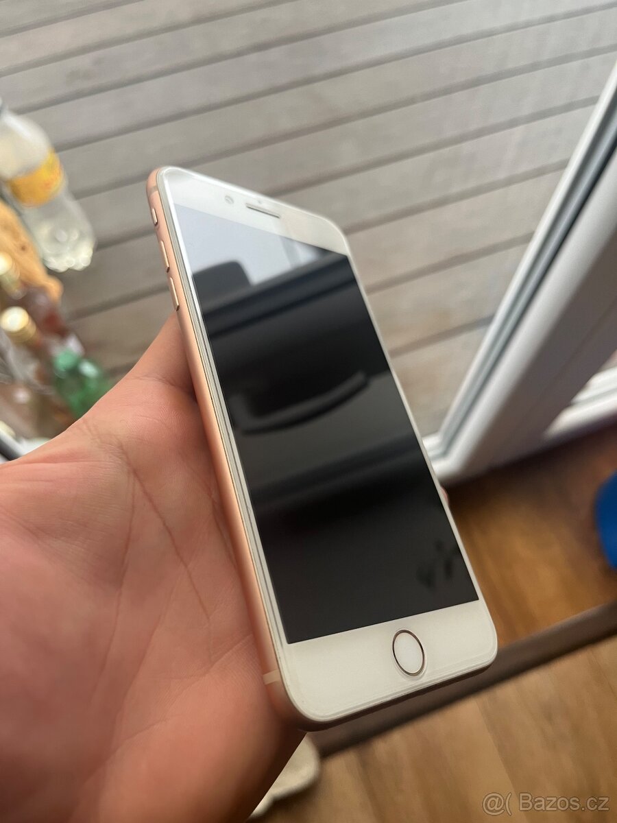 Apple iPhone 8 plus, 64 gb, výborný stav.