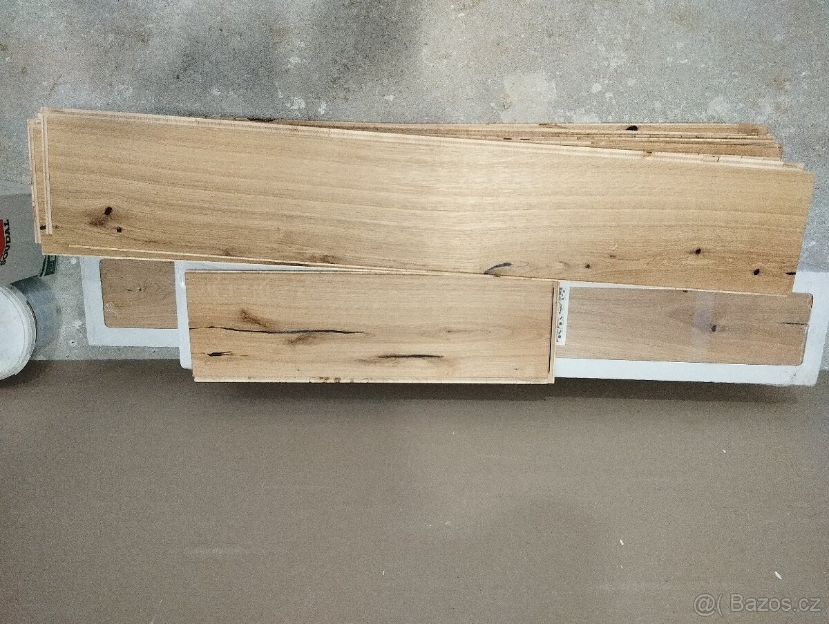 Prodám přebytek dřevěné podlahy Dub - tloušťka 14 mm