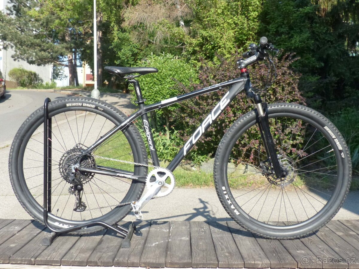 Force Epigoni ve velikosti 17,5"