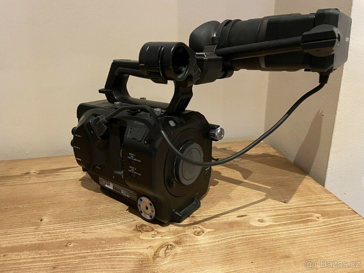 Sony FS7 - Dobrý stav (zkrácené hodiny) - vč. baterie a 2 pa
