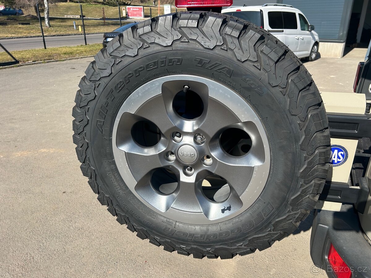 Jeep Wrangler sada alukola r18 Sahara BF Goodrich