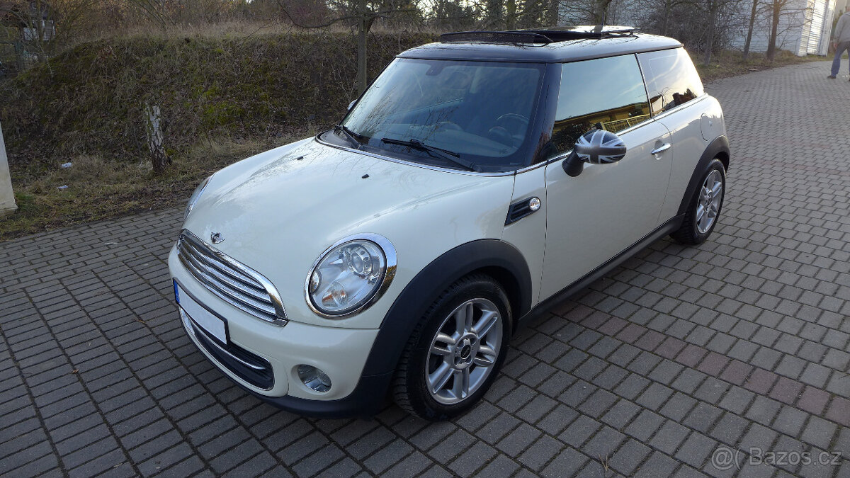Mini Cooper 1.6i,90kW,PEPPER WHITE rok 2011/8.