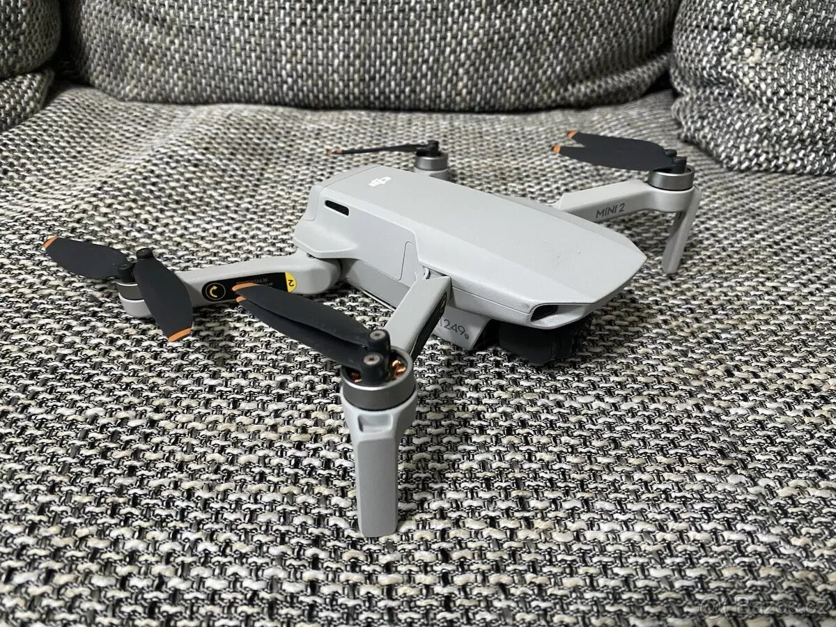 Dron DJI Mini 2 Fly More Combo 4K kamera + taška + 3D t