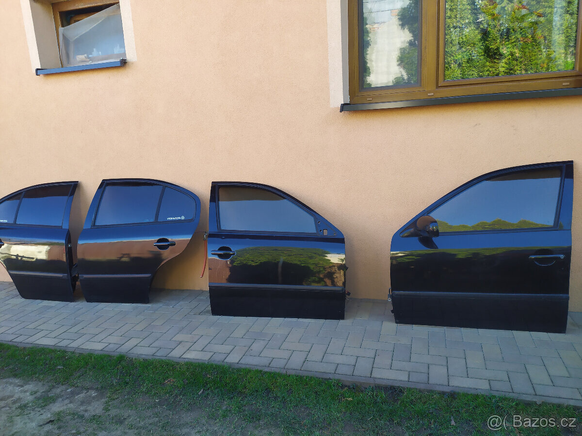 Octavia 1 RS - černé dveře a kapota, nádrž