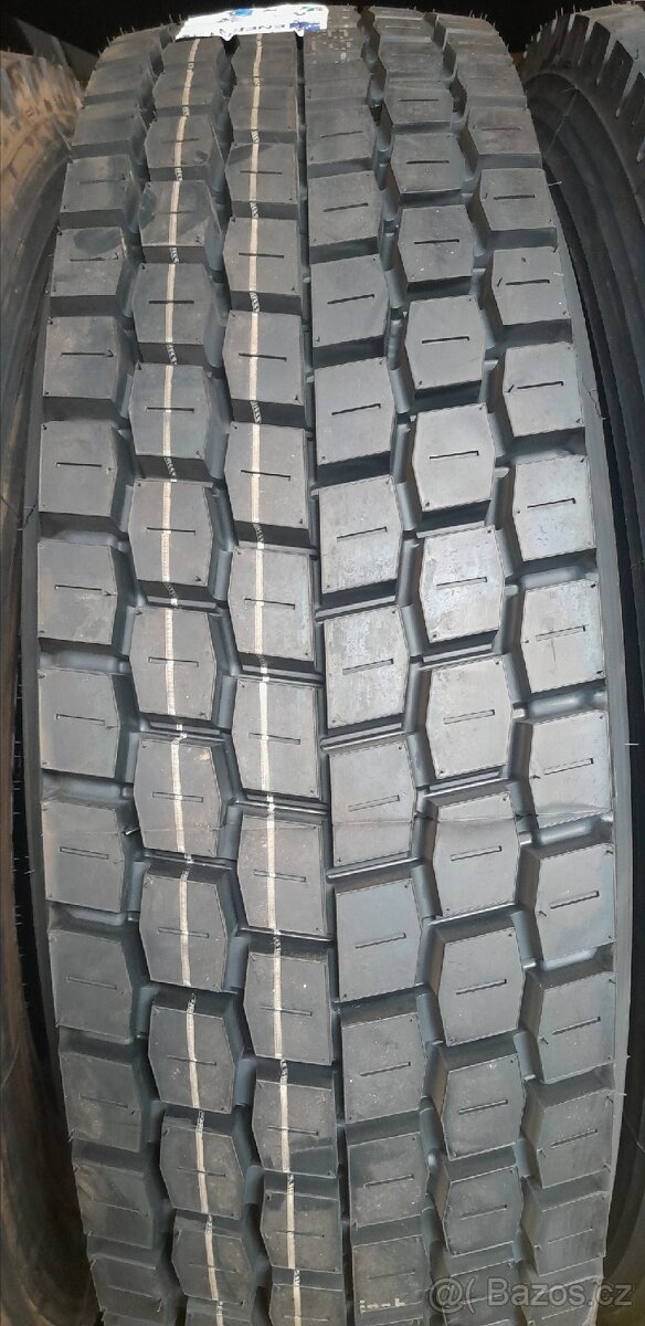 Záběrové nákladní pneu 295/80R22,5