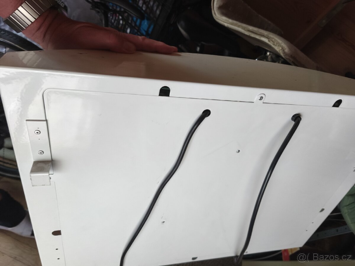 Reklamní panel svítící na regál