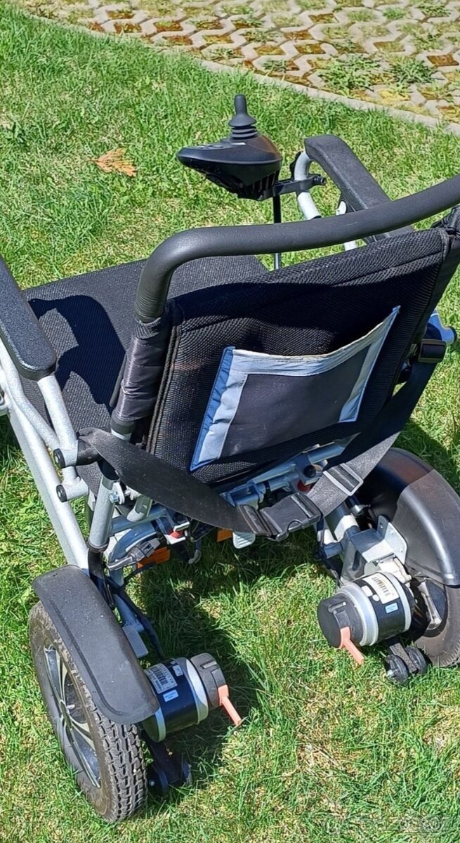 Invalidni elektrický vozík
