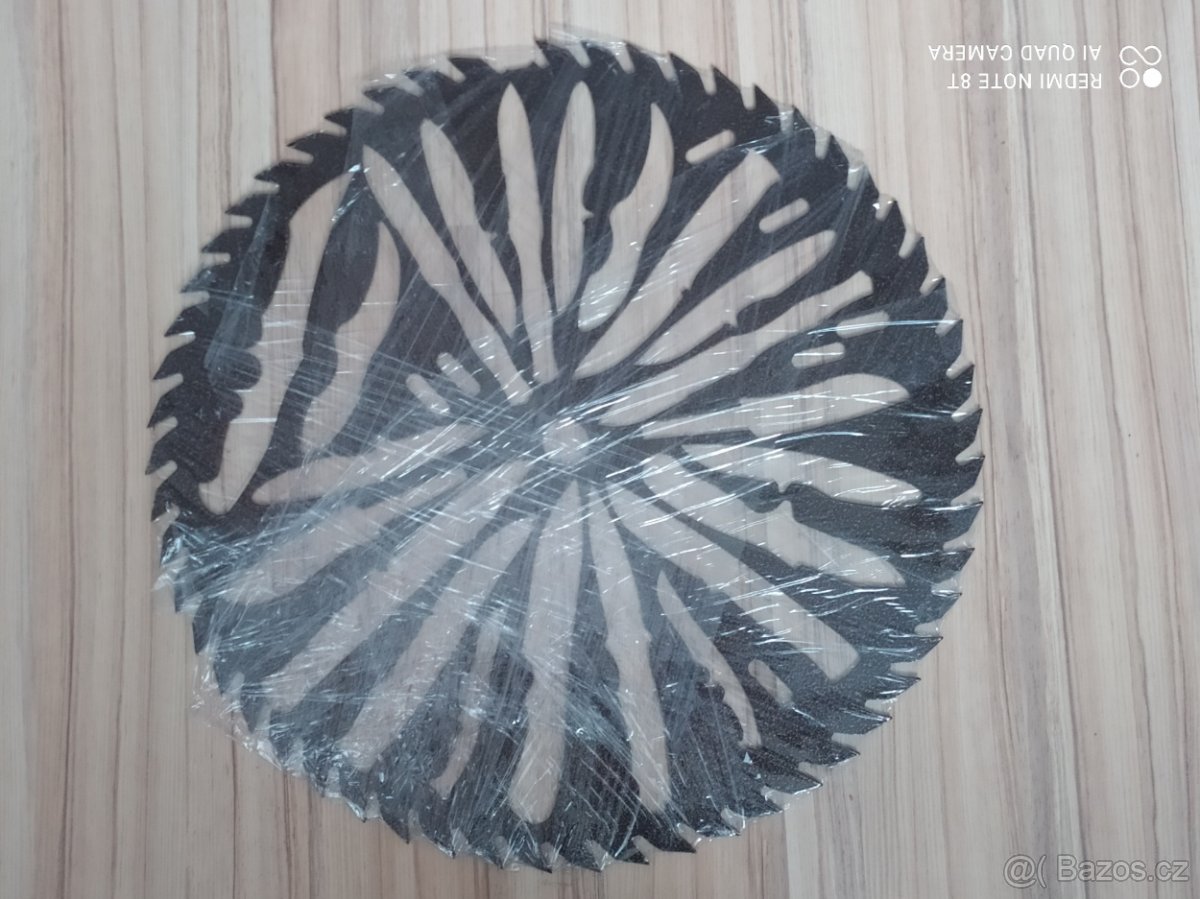 Dekorace do zeď / Kolo s cirkulárky.