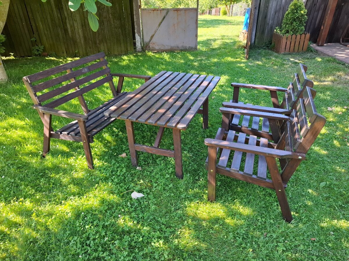 Zahradní nábytek z masivu