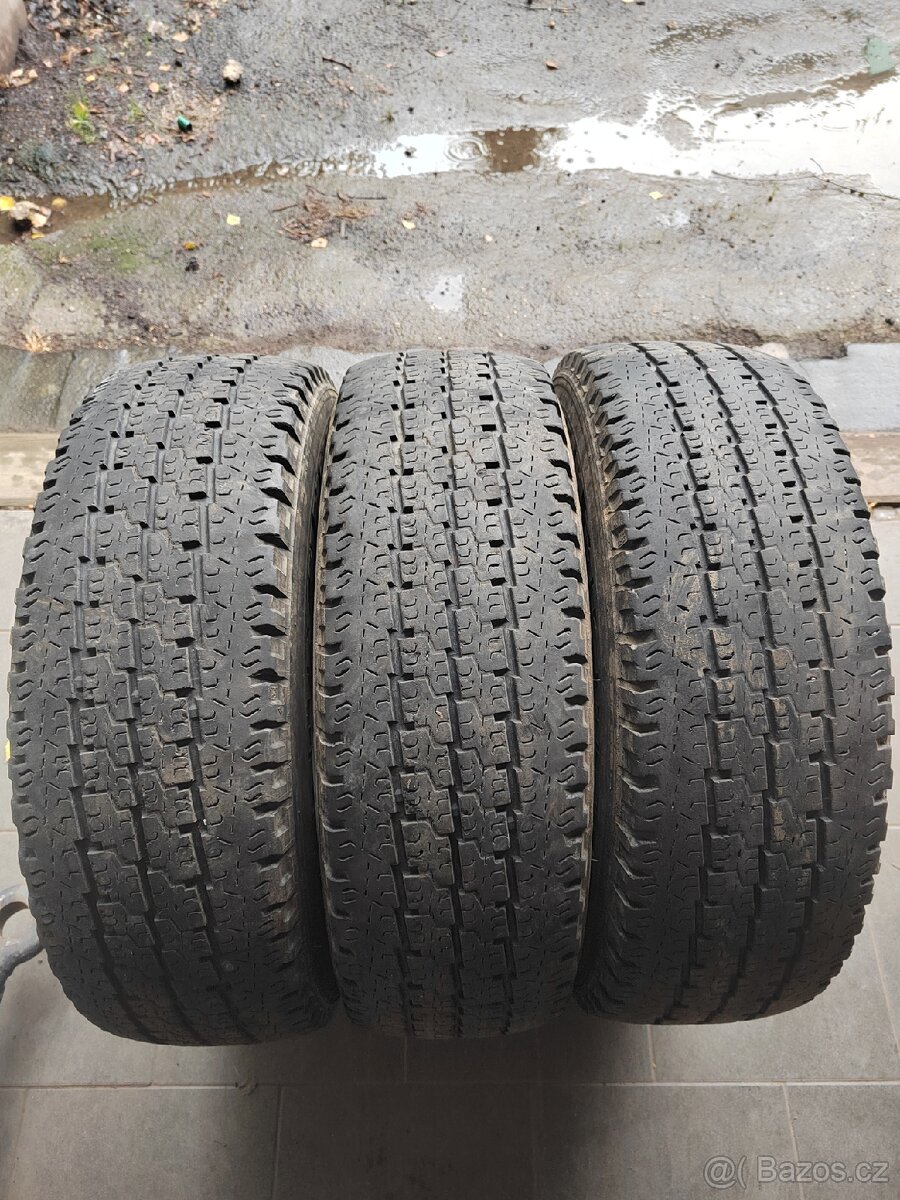 Letni pneu 205/70/15 C