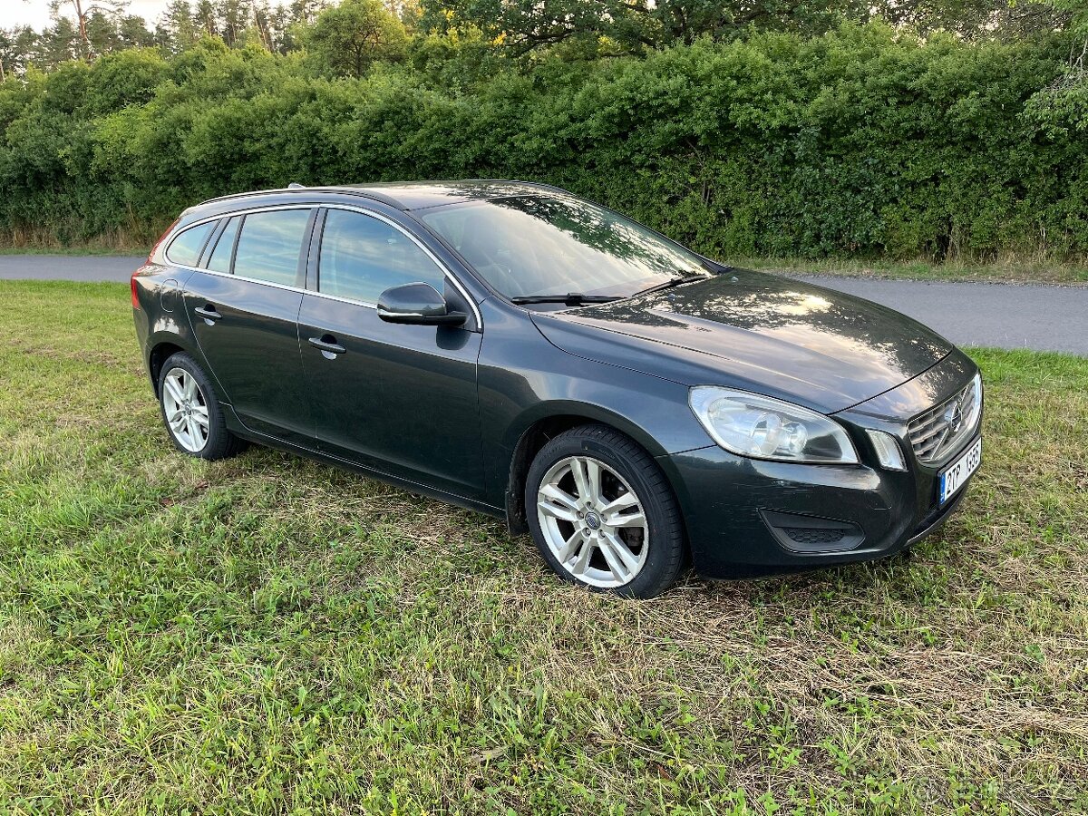 V 60 D2 84kW, kůže, city safety, satelitní navigace