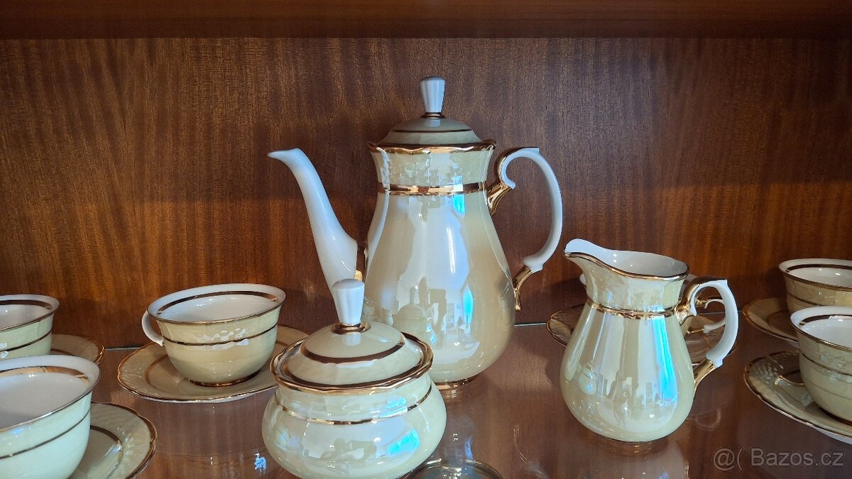 Kávová pozlacená sada porcelánu