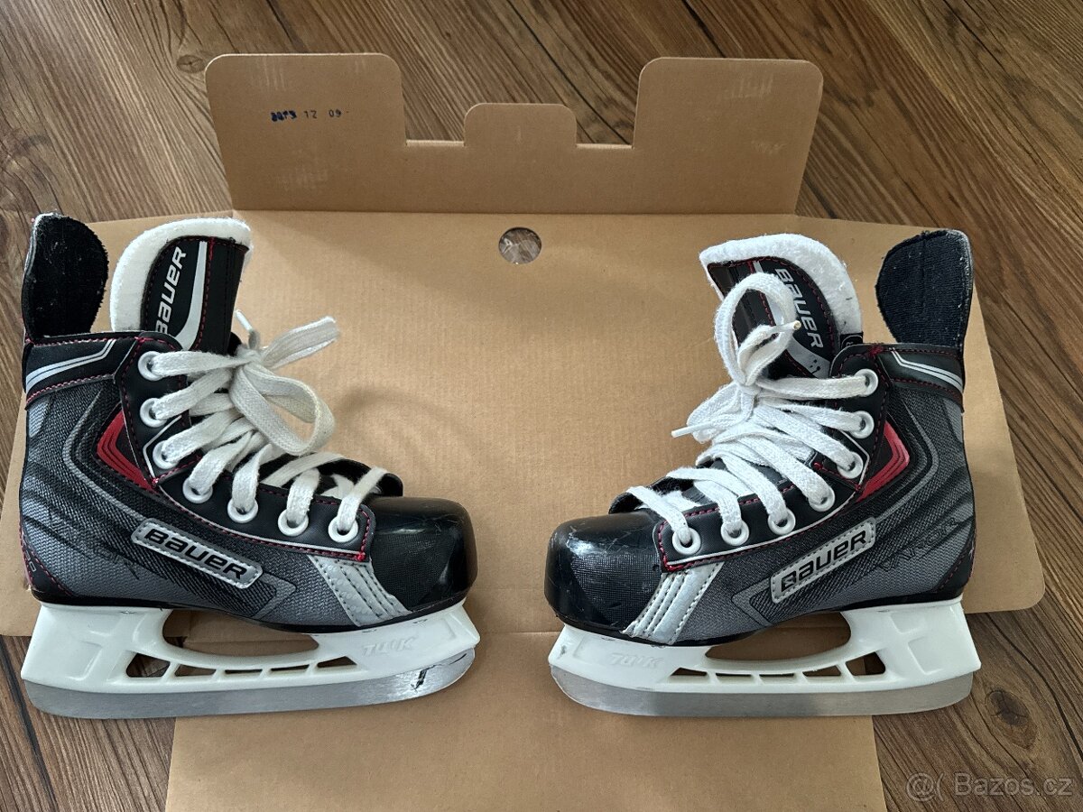 Brusle Bauer Vapor X30 YTH 11.0