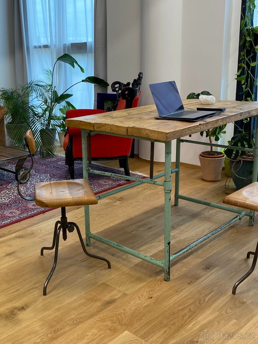 Industriální stůl a Kartell židle 4x