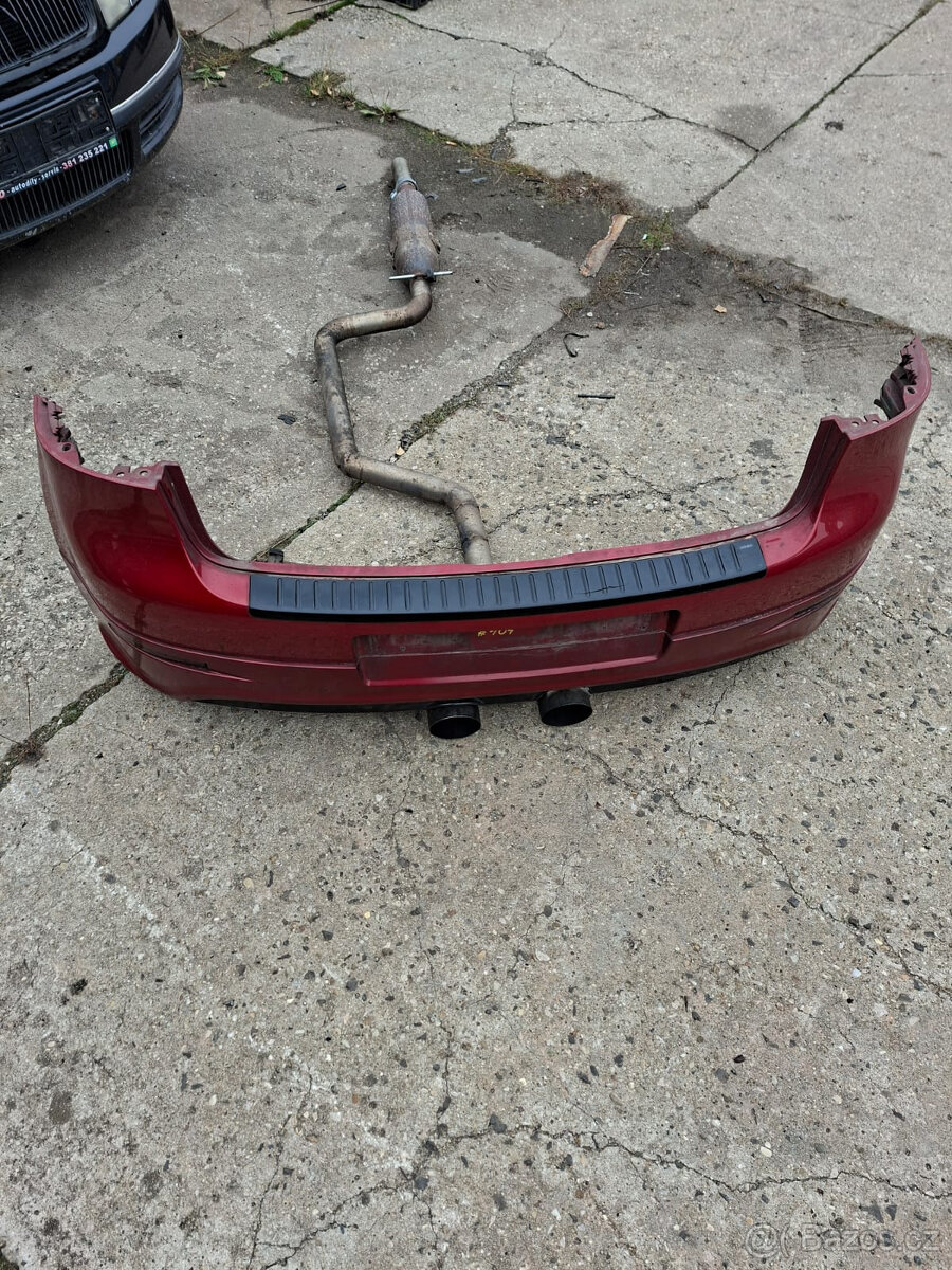 Zádní nárazník vw golf 5, r32 replika + VÝFUK