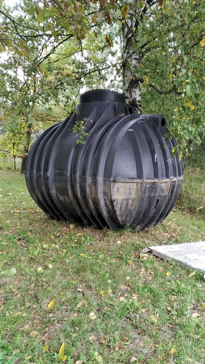 Nádrž na dešťovku pět kubíků