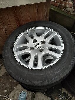 Alu kola Peugeot 4x108 r15 letni pneu