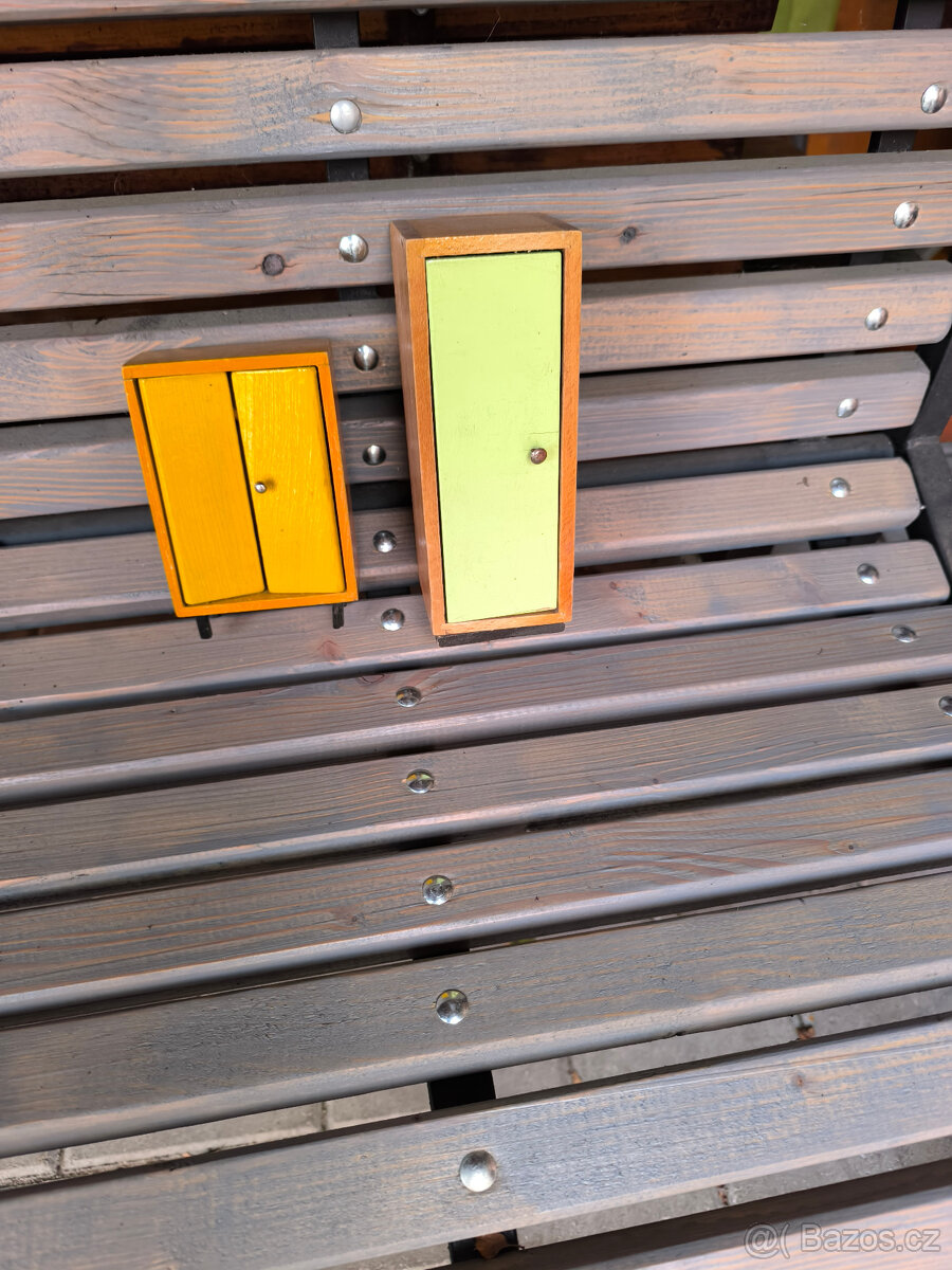 Staré hračky, dřevěný nábytek pro panenky,retro hračky