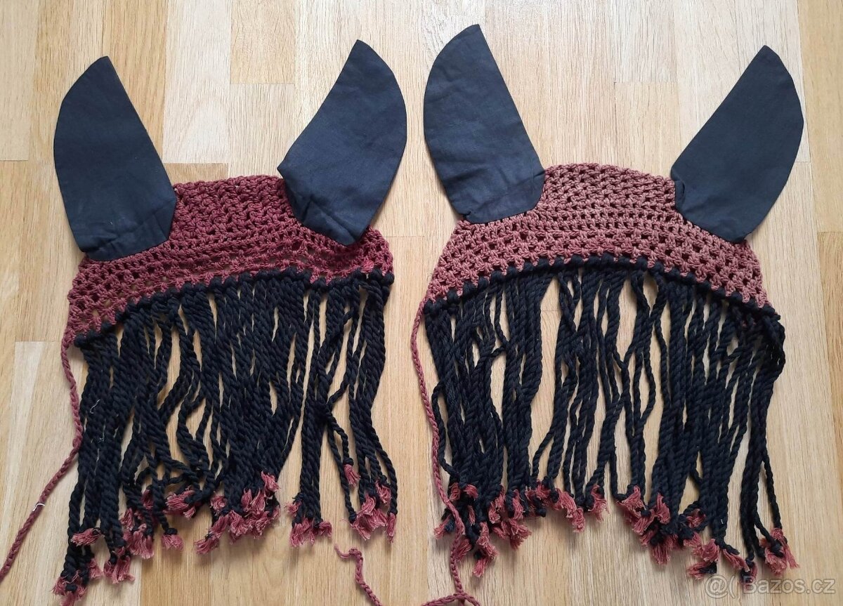 Háčkované čabraky s třásněmi na koně - full, černo-hnědá