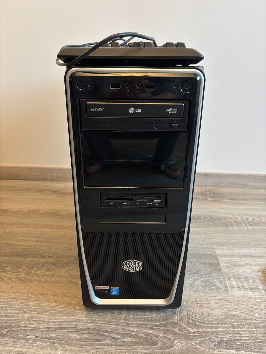 Stolní PC – i5, 8GB RAM, SSD – starší sestava + myš a kláves