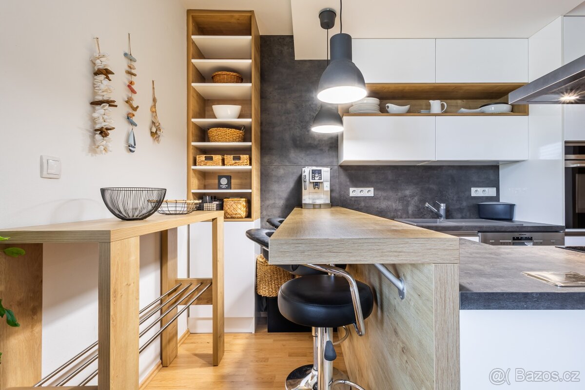 Pronájem bytu 2+kk se zahradou a garážovým stáním