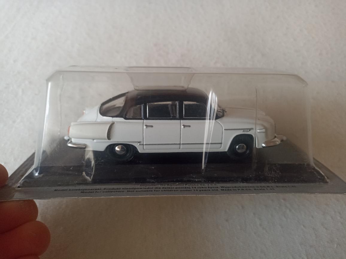 Model TATRA 603- Černá a TATRA 603-1-Bílá a Škoda 1200