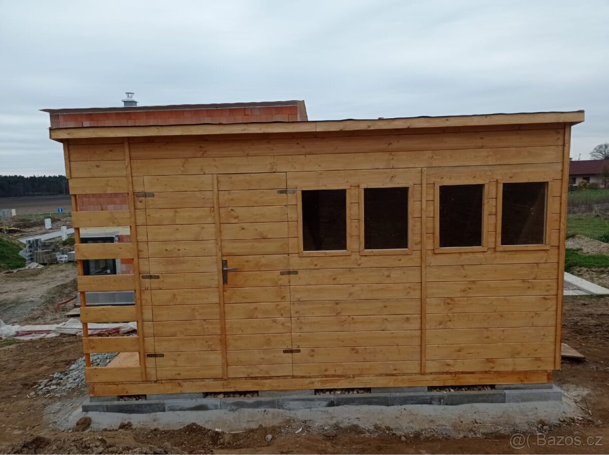 Domek KLÁRA s dřevníkem