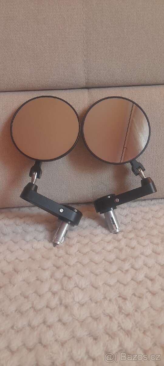 Zpětné zrcádka na moto