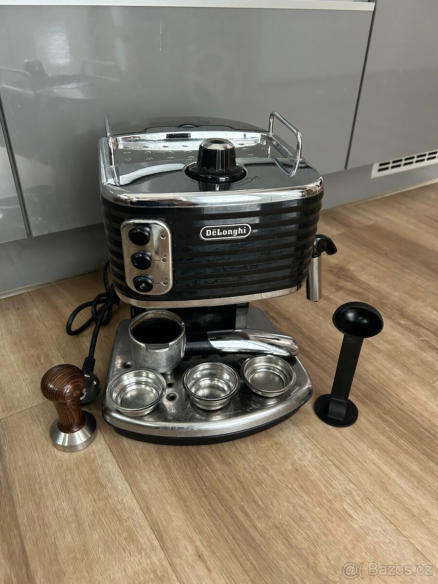 Pákový kávovar De'Longhi