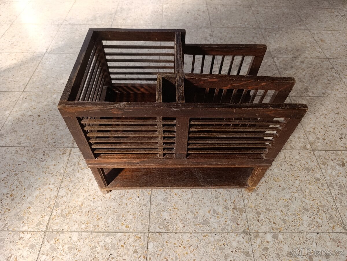 Koš, stojan na časopisy a noviny